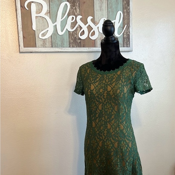 Beautiful forever, 21 green lace dress. Size small. - Picture 6 of 10